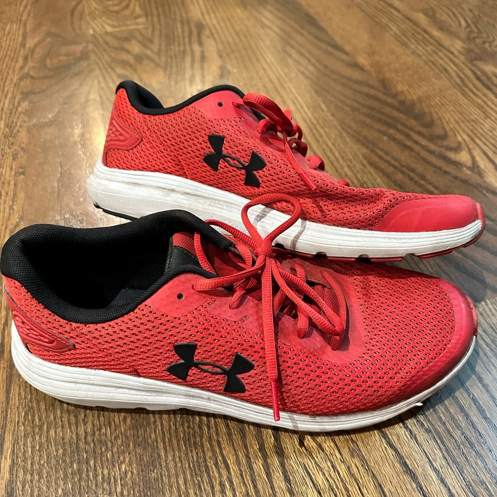 Under Armor Men’s Surge 2 Running Shoes